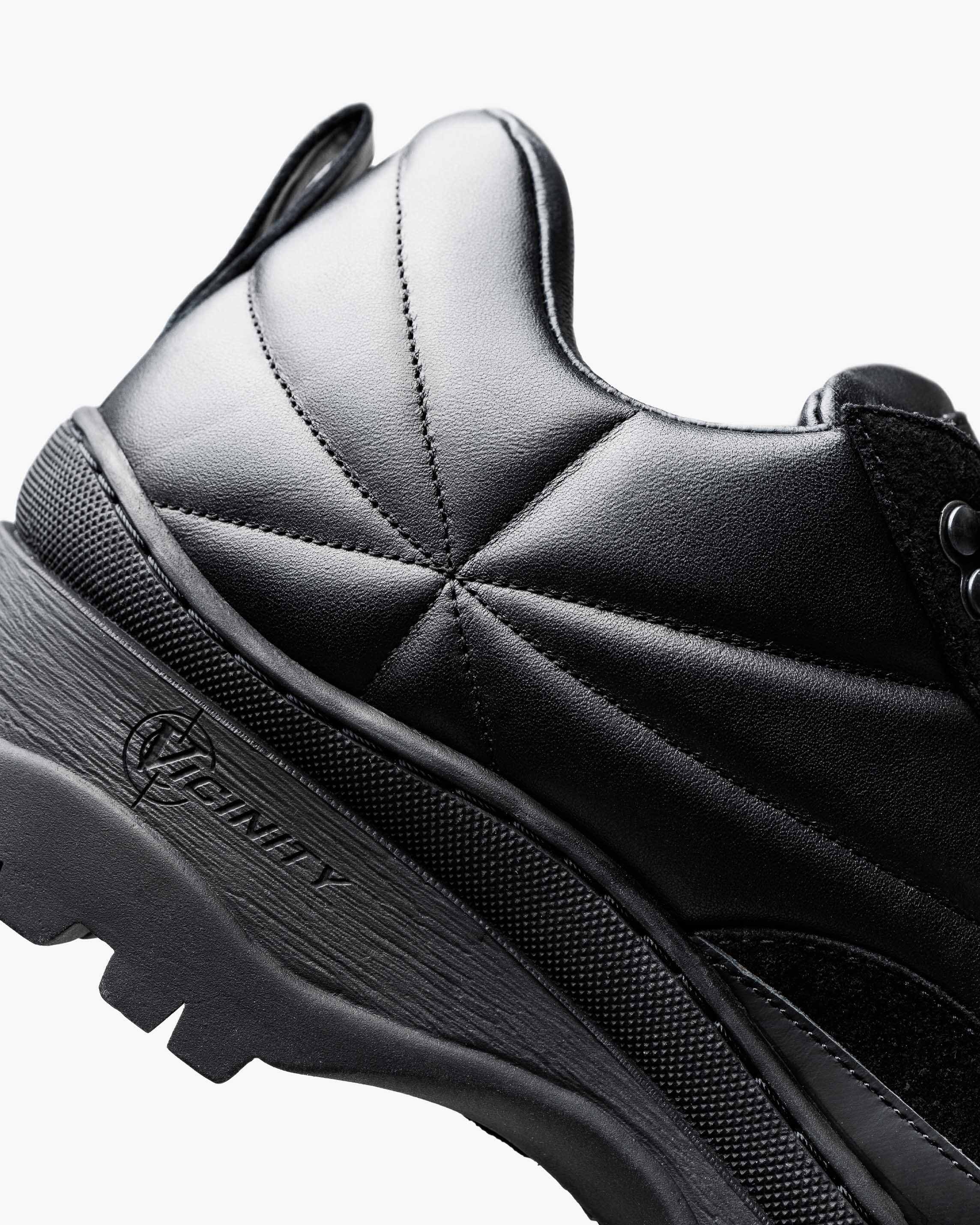 VENTURE LOWS "TRIPLE BLACK"