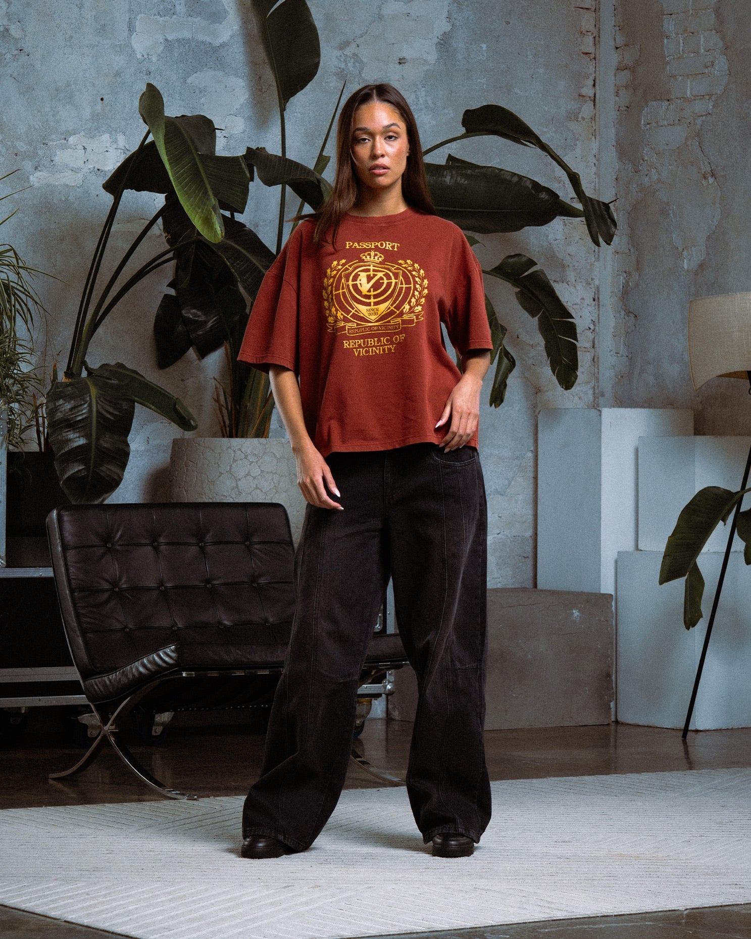 PASSPORT TEE WASHED RED