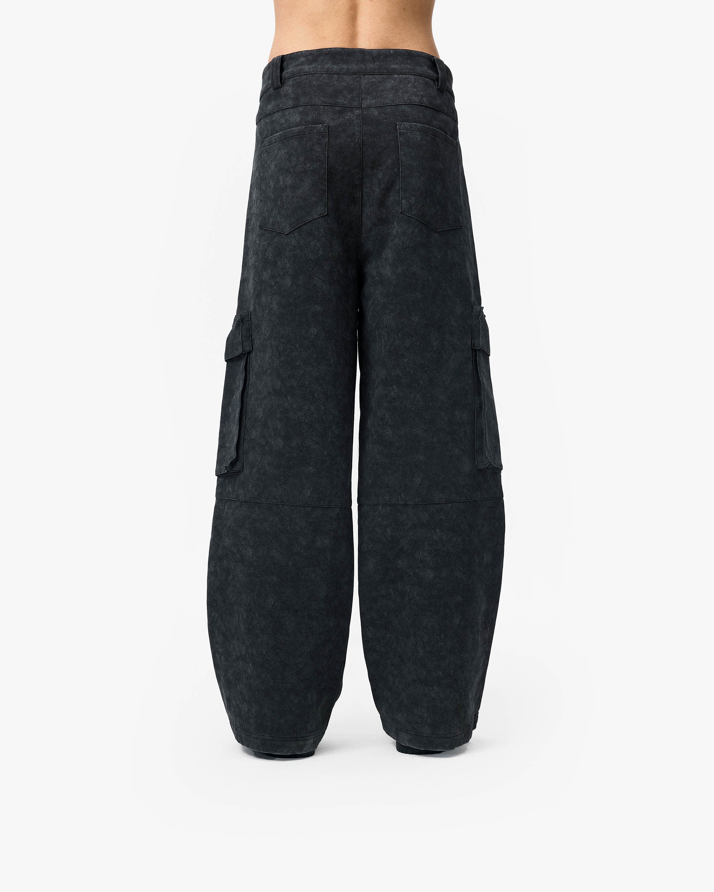 SCRIPT LOGO LEATHER PANTS TAR BLACK