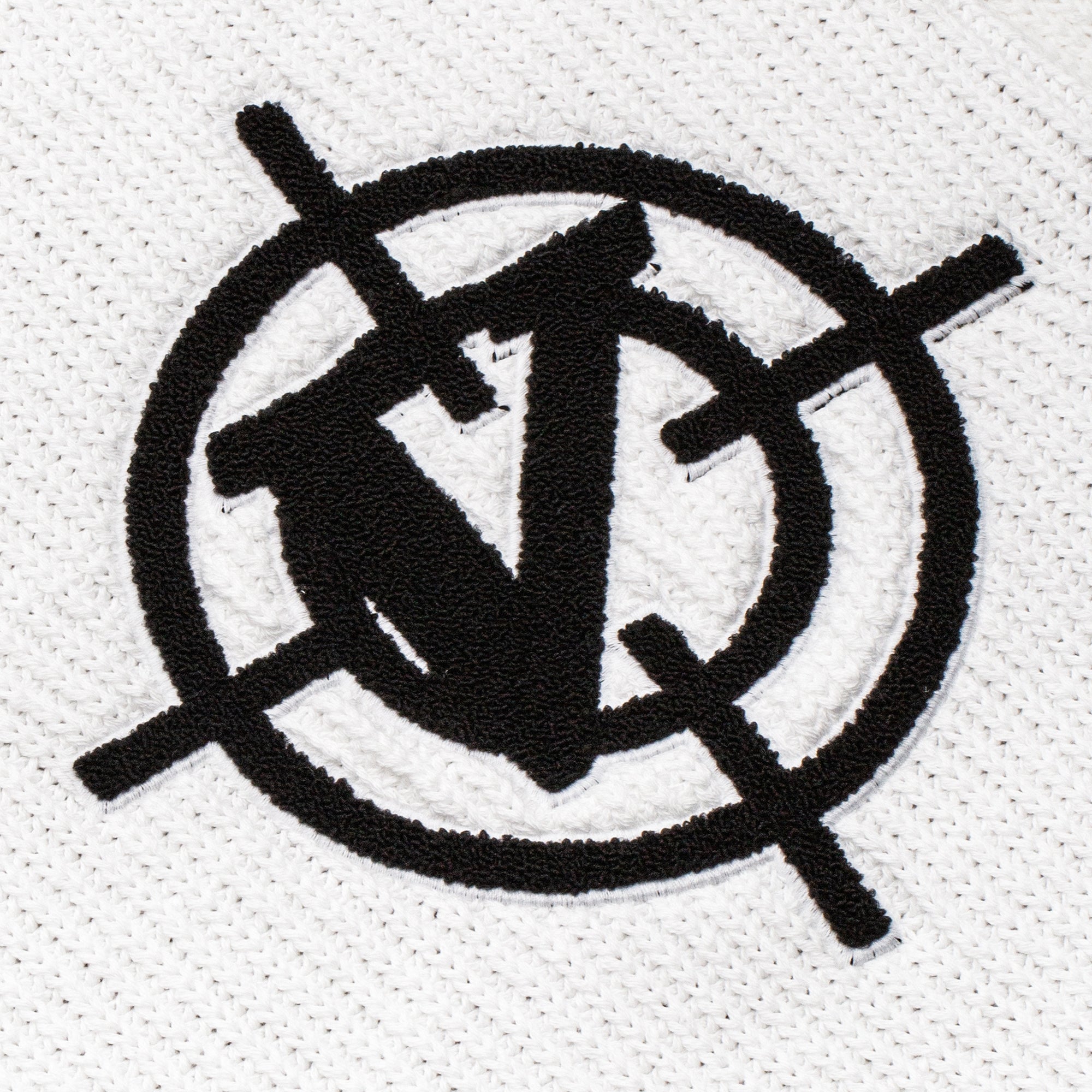V-LOGO KNITWEAR WHITE