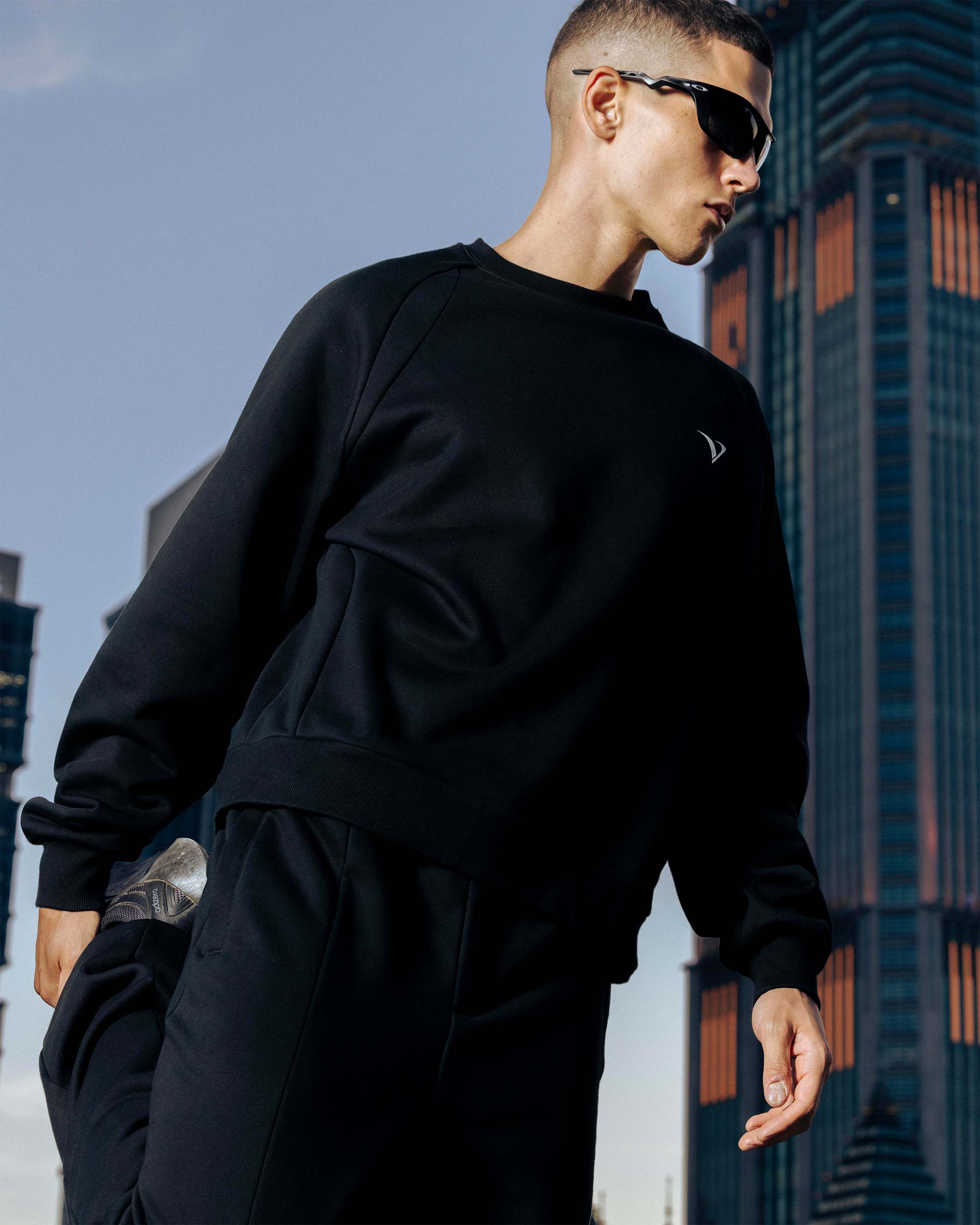 ACTIVEWEAR SWEATER BLACK