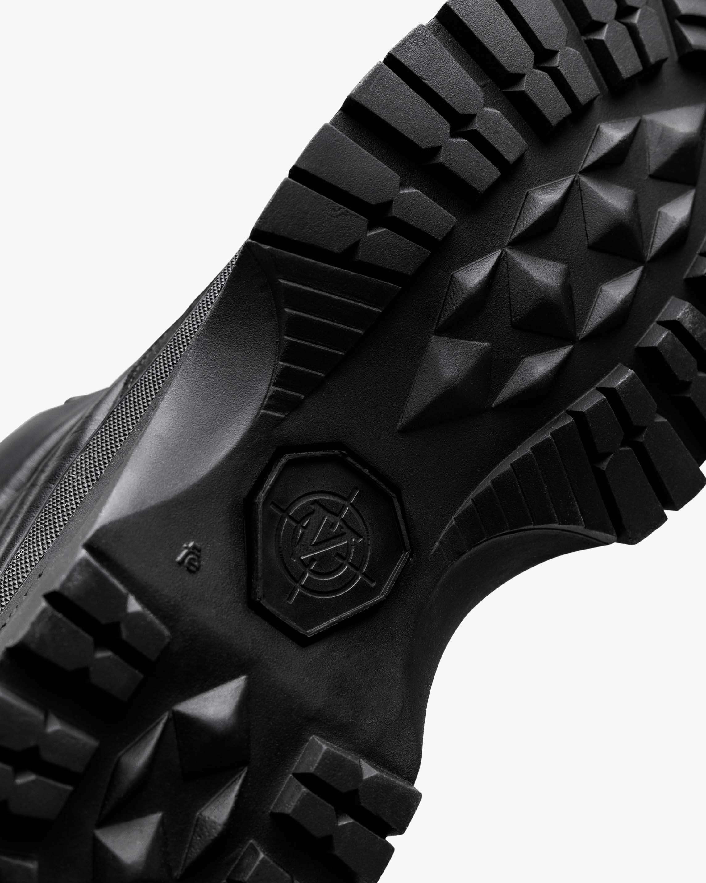 VENTURE HI "TRIPLE BLACK"