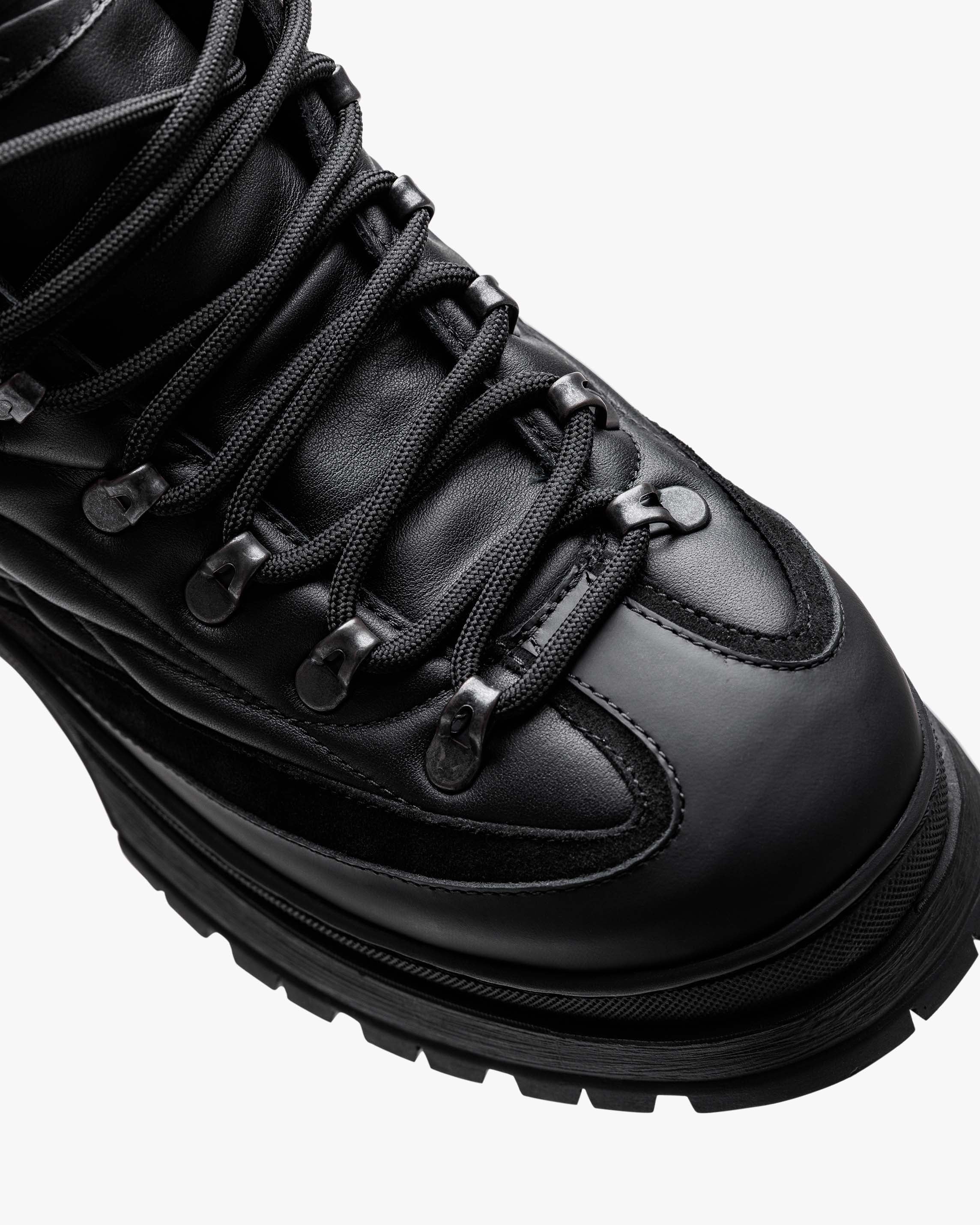 VENTURE HI "TRIPLE BLACK"