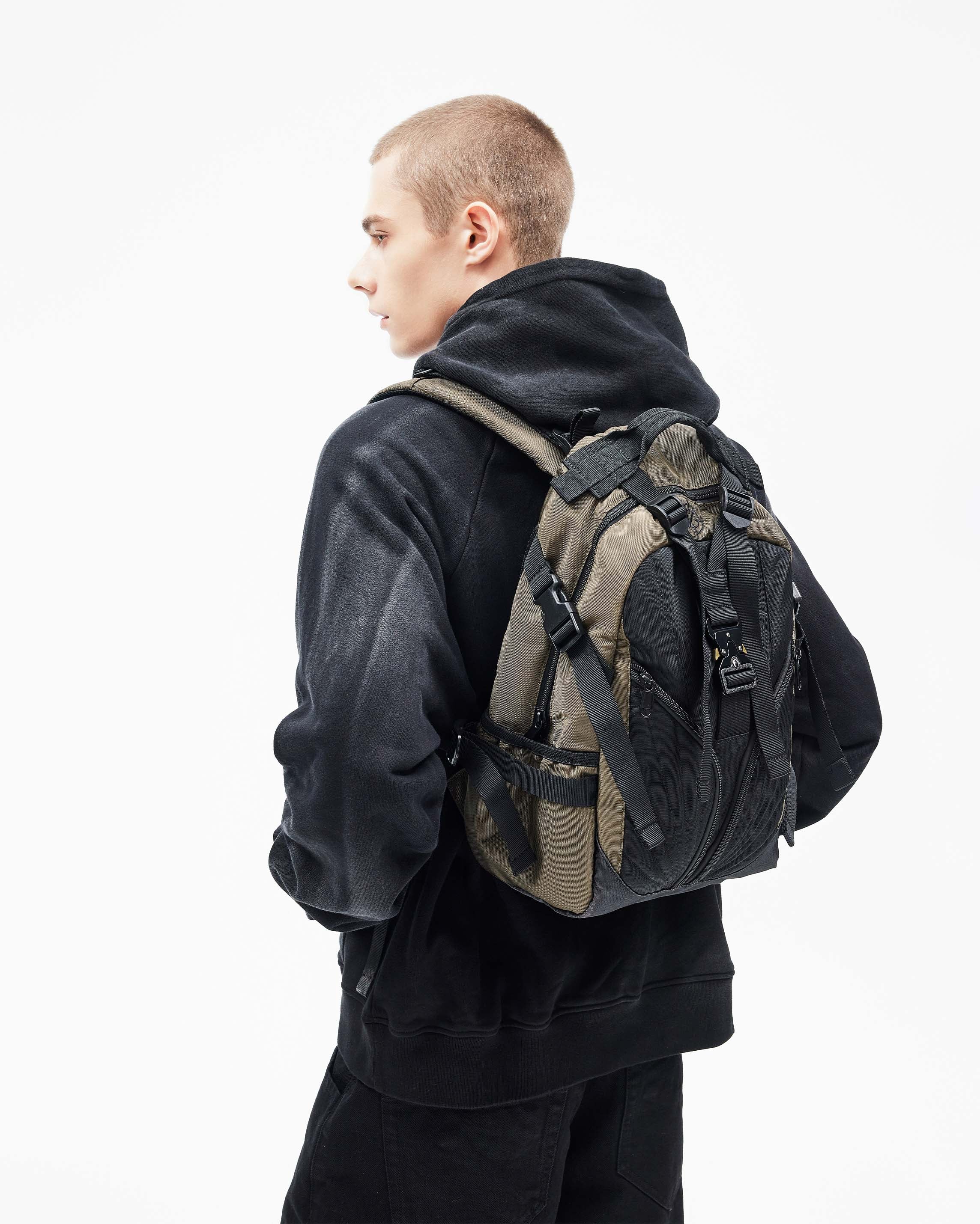 BUCKLE BACKPACK - MILITARY GREEN